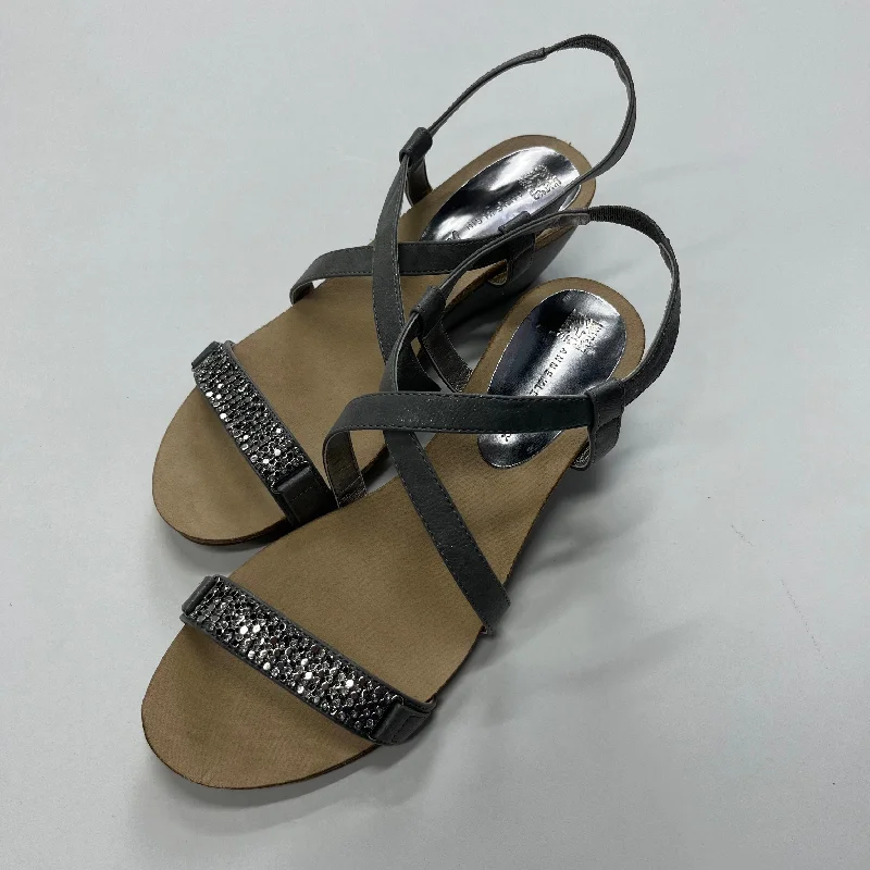 Comfy and casual women's shoes for the weekendSandals Heels Wedge By Anne Klein Size: 7.5 Comfy and casual women's shoes for the weekendSandals Heels Wedge By Anne Klein Size: 7.5