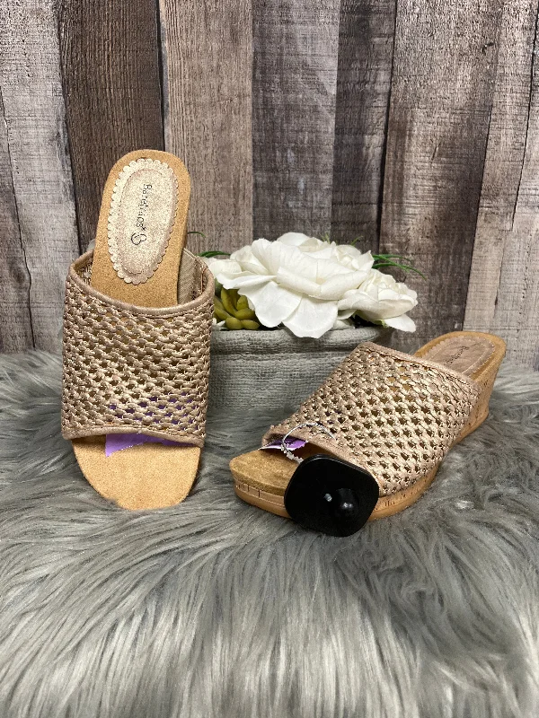 Chic and versatile women's footwearSandals Heels Wedge By Bare Traps  Size: 8