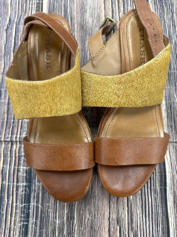 Vibrant and colorful women's shoe collectionsSandals Heels Wedge By Cma  Size: 7.5