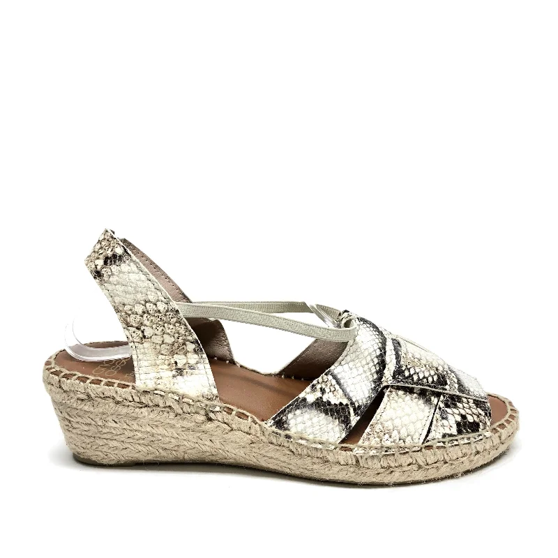 Feminine and romantic women's shoe designsSandals Heels Wedge By Cmc  Size: 9