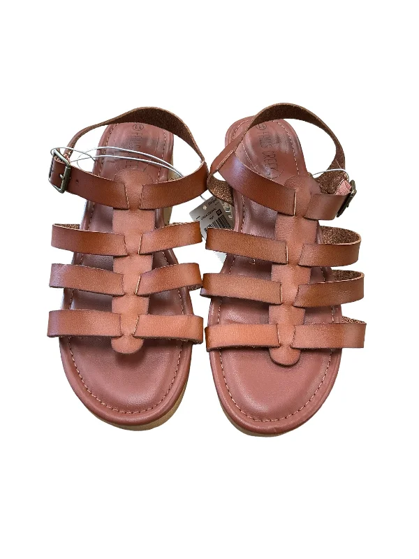 Practical and functional women's footwear solutionsSandals Heels Wedge By Falls Creek Size: 10 Practical and functional women's footwear solutionsSandals Heels Wedge By Falls Creek Size: 10