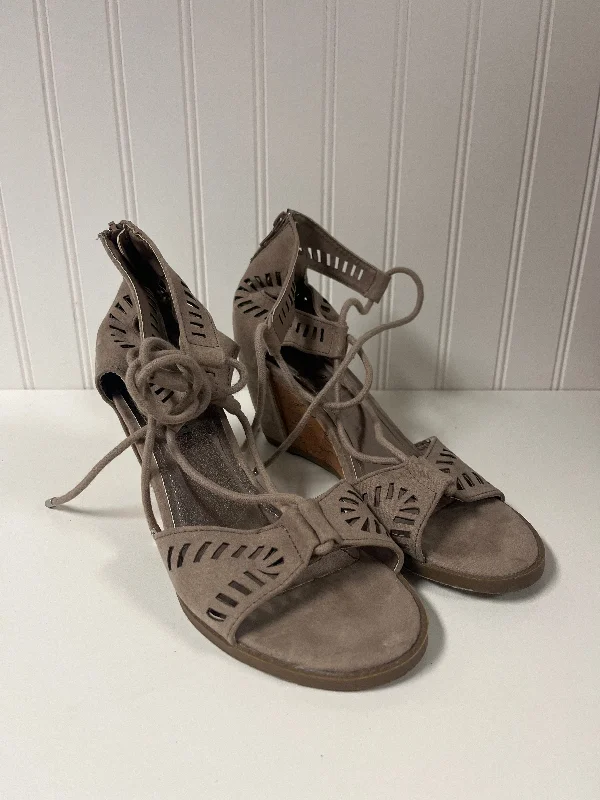 Bold and colorful women's shoes for making a statementSandals Heels Wedge By Madden Girl Size: 8 Bold and colorful women's shoes for making a statementSandals Heels Wedge By Madden Girl Size: 8