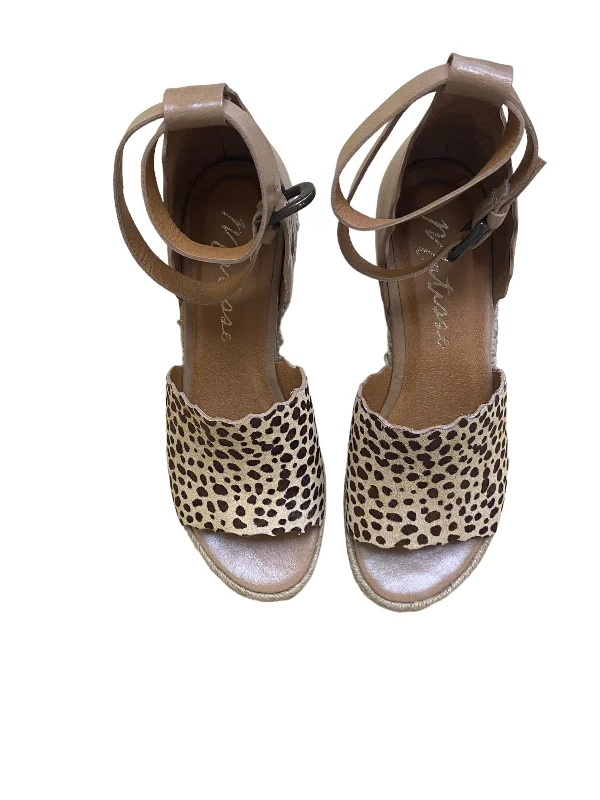 Chic and stylish women's shoes for fashion-conscious womenSandals Heels Wedge By Matisse Size: 8 Chic and stylish women's shoes for fashion-conscious womenSandals Heels Wedge By Matisse Size: 8