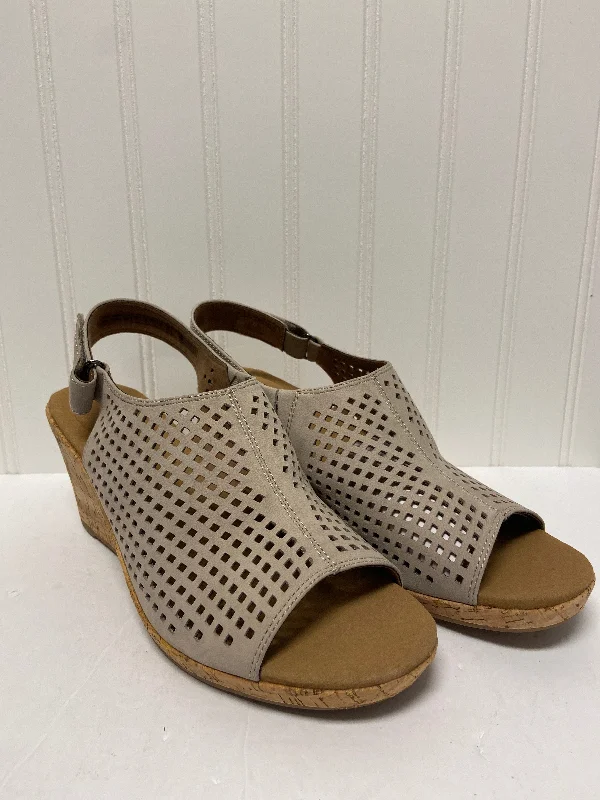 Bold and striking women's shoe fashionsSandals Heels Wedge By Rockport  Size: 10