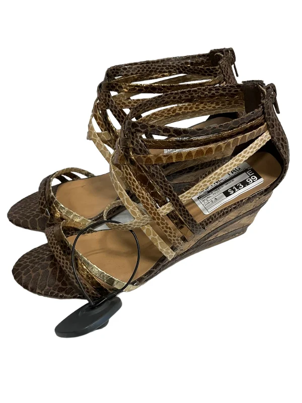 Comfy and stylish women's shoes for walkingSandals Heels Wedge By Soda  Size: 7.5