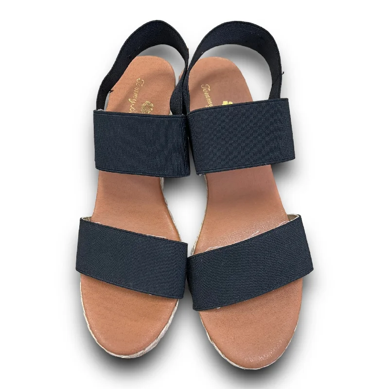 Elegant and sophisticated women's shoes for mature womenSandals Heels Wedge By Tommy Bahama Size: 5.5 Elegant and sophisticated women's shoes for mature womenSandals Heels Wedge By Tommy Bahama Size: 5.5