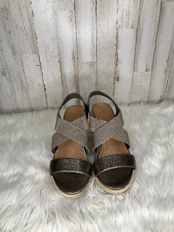 Stunning and glamorous women's shoes for evenings outSilver Sandals Heels Wedge Vionic, Size 7 Stunning and glamorous women's shoes for evenings outSilver Sandals Heels Wedge Vionic, Size 7