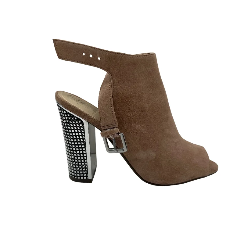 Chic and stylish women's shoes for cocktail partiesTan Sandals Heels Block Guess, Size 7 Chic and stylish women's shoes for cocktail partiesTan Sandals Heels Block Guess, Size 7
