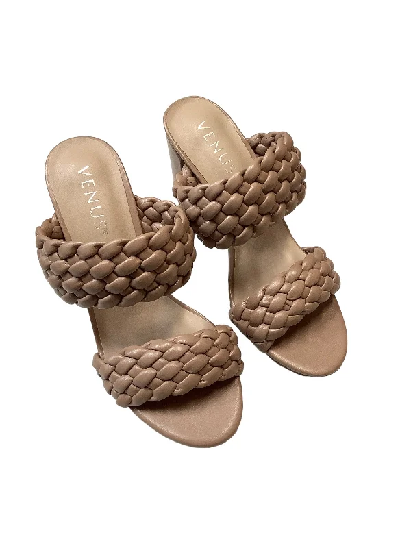 Effortlessly stylish women's shoe choicesTan Sandals Heels Block Venus, Size 6