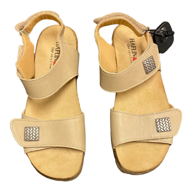 Flattering and stylish women's shoes for petite feetTan Sandals Heels Wedge Haflinger, Size 6 Flattering and stylish women's shoes for petite feetTan Sandals Heels Wedge Haflinger, Size 6