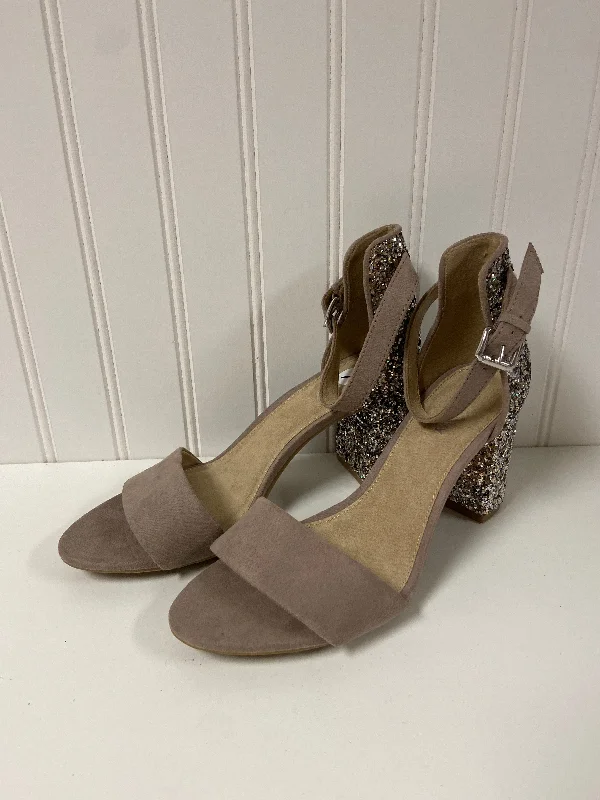 Elegant and classic women's shoes for prom nightTaupe Sandals Heels Block Old Navy, Size 7 Elegant and classic women's shoes for prom nightTaupe Sandals Heels Block Old Navy, Size 7