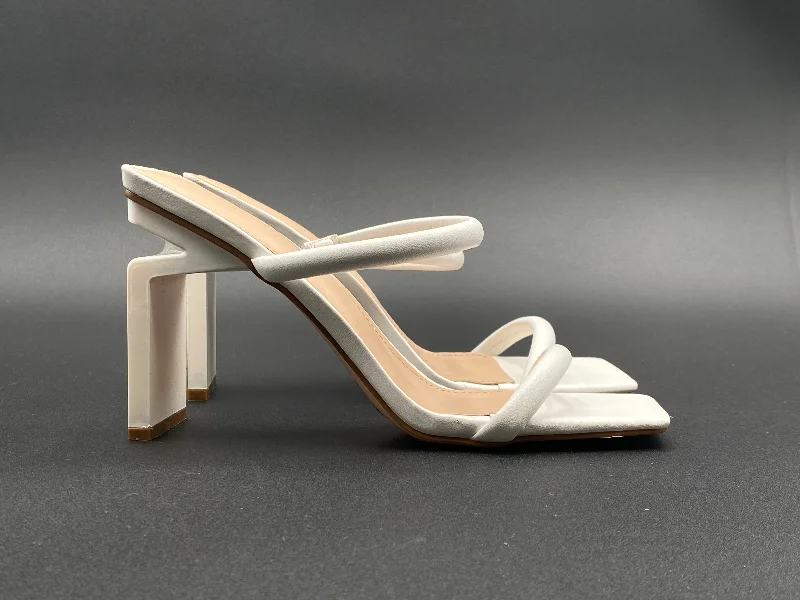 Sleek and modern women's footwear optionsWhite Sandals Heels Stiletto Forever 21, Size 7