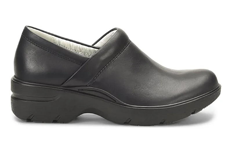 Stylish and practical women's shoes for rainy daysIndya