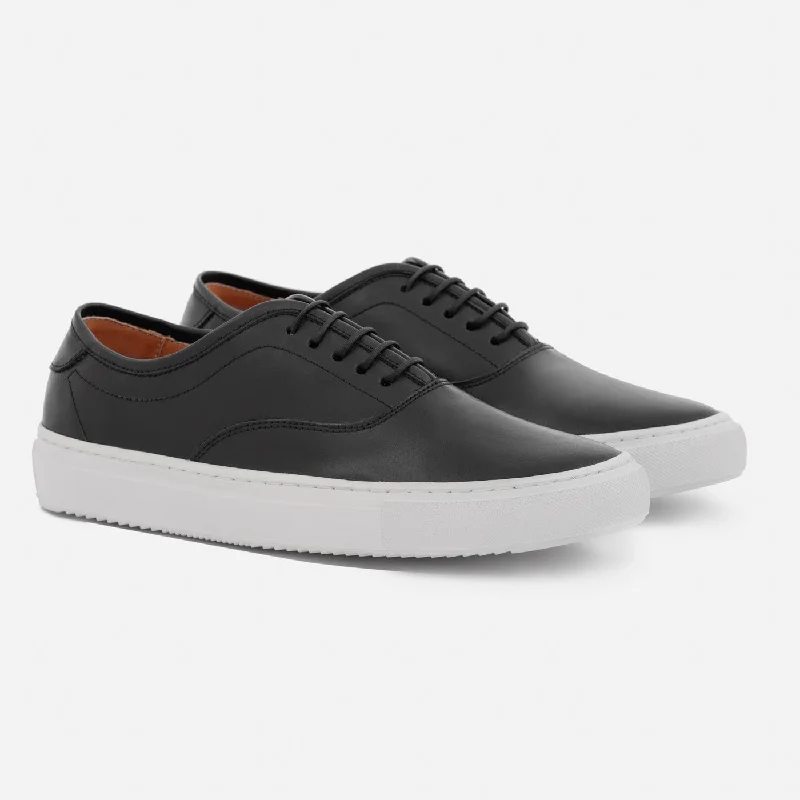 Flattering and stylish women's shoes for wide feetConti Sneakers - Women´s