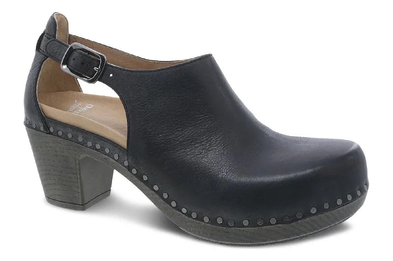 Stylish and comfortable women's shoes for long flightsSassy