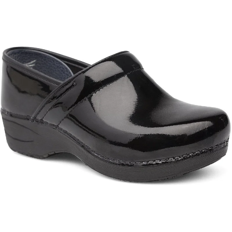 Comfy and stylish women's shoes for walkingDANSKO XP 2.0 BLACK PATENT WIDE