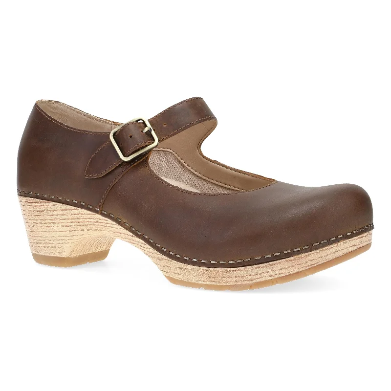 Chic and stylish women's shoes for summerLilah Tan Oiled Pull Up