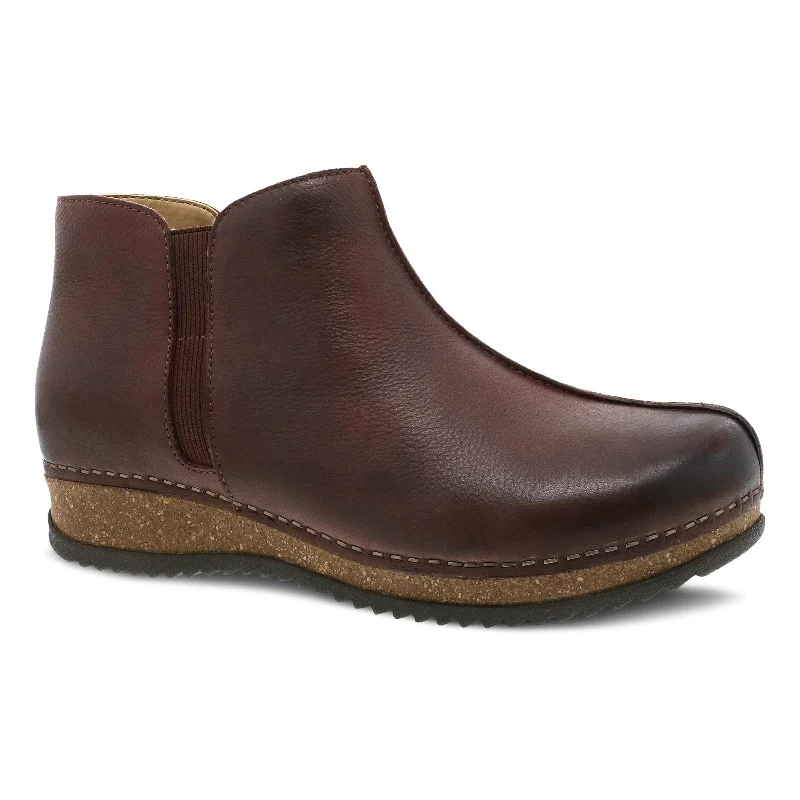 Flattering and stylish women's shoes for petite feetMakara Brown Waxy Milled