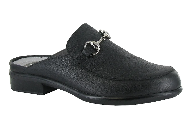 Flattering and stylish women's shoes for wide feetHalny
