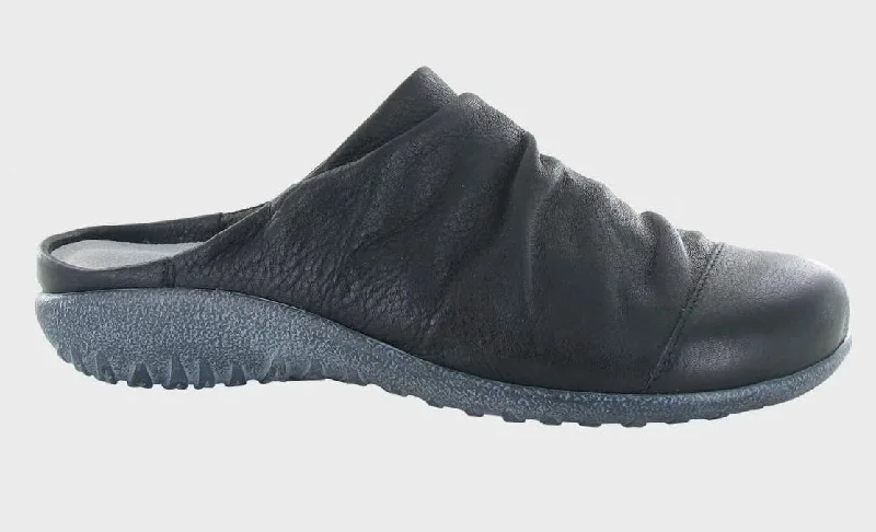 Versatile and elegant women's shoes for any outfitNaot Paretao