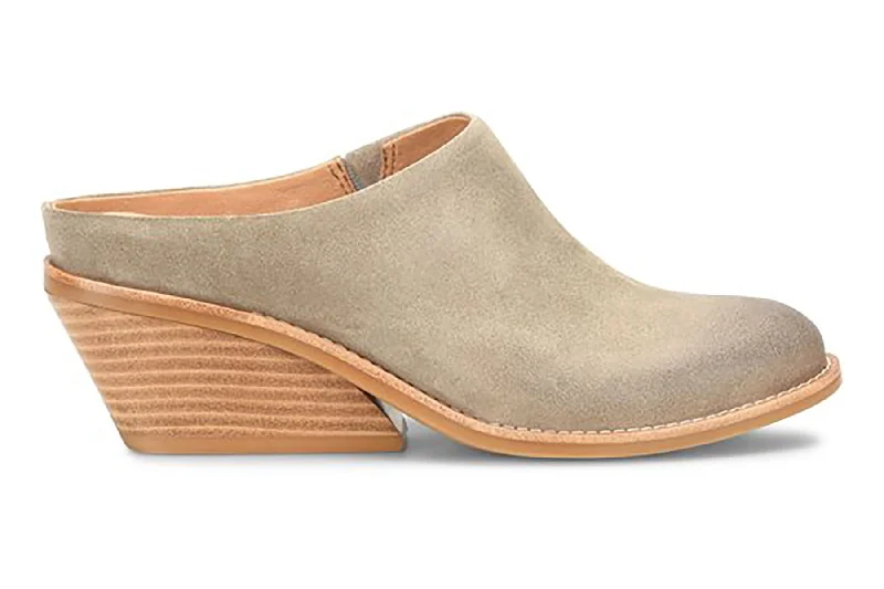 Chic and stylish women's shoes for graduation ceremoniesNicki