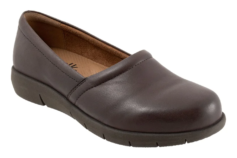 Stylish and comfortable women's shoes for long days at workAdora 2.0