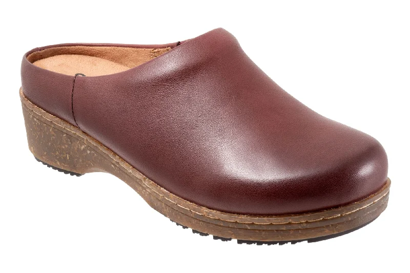 Chic and minimalist women's footwear trendsArvada