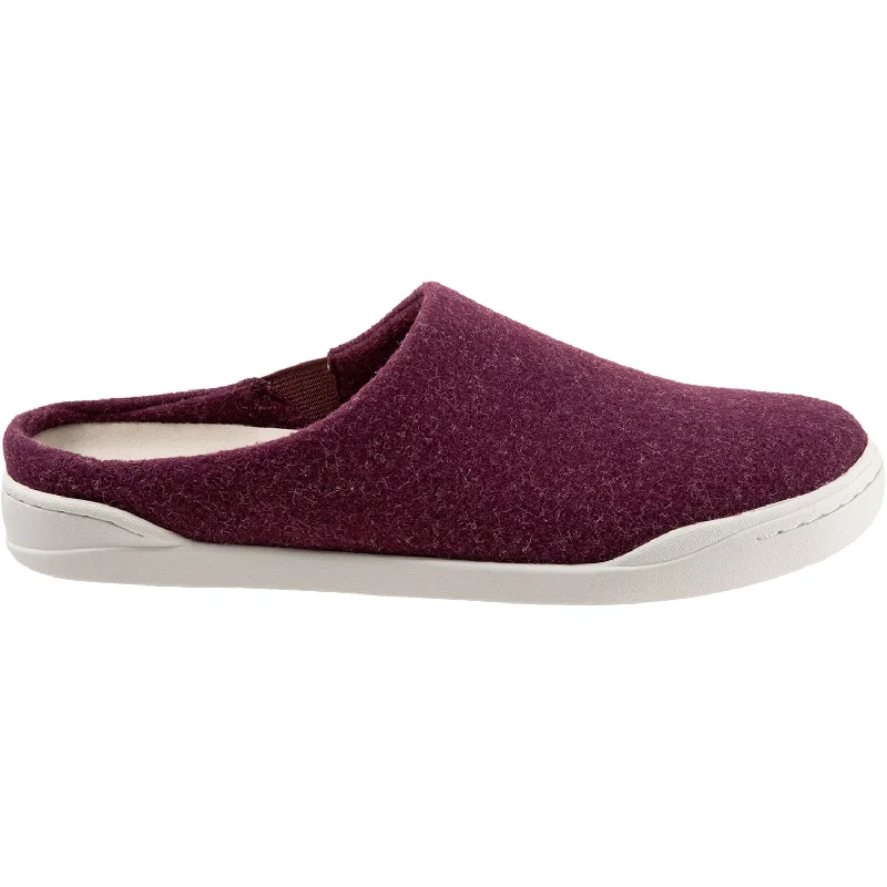 Stunning and eye-catching women's footwearWomen's SoftWalk Auburn Burgundy Felt