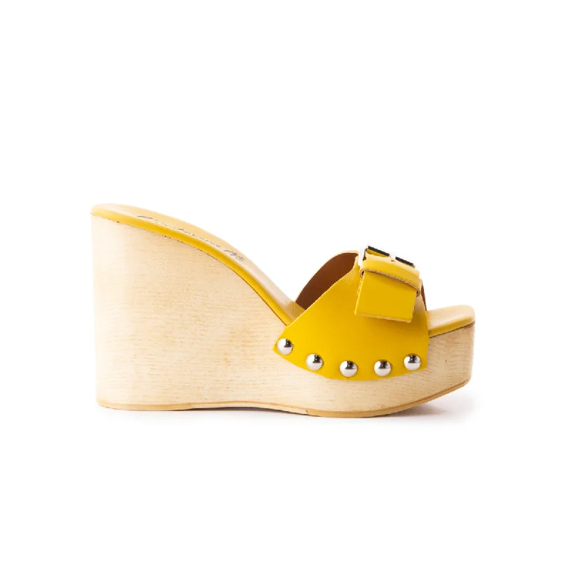 Elegantly stylish women's shoesAdore Mustard Leather