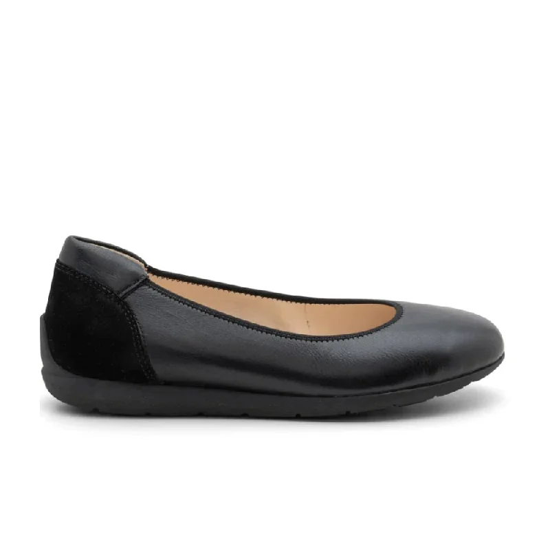 Flattering and stylish women's shoes for wide feetAra Women's Sarah - Black