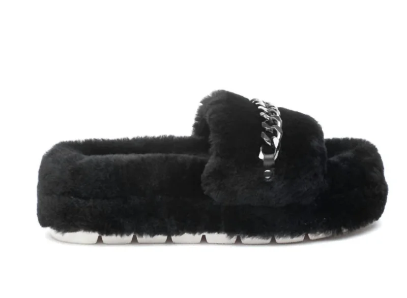 Chic and trendy women's shoe fashionsBillie Shearling Slippers In Black