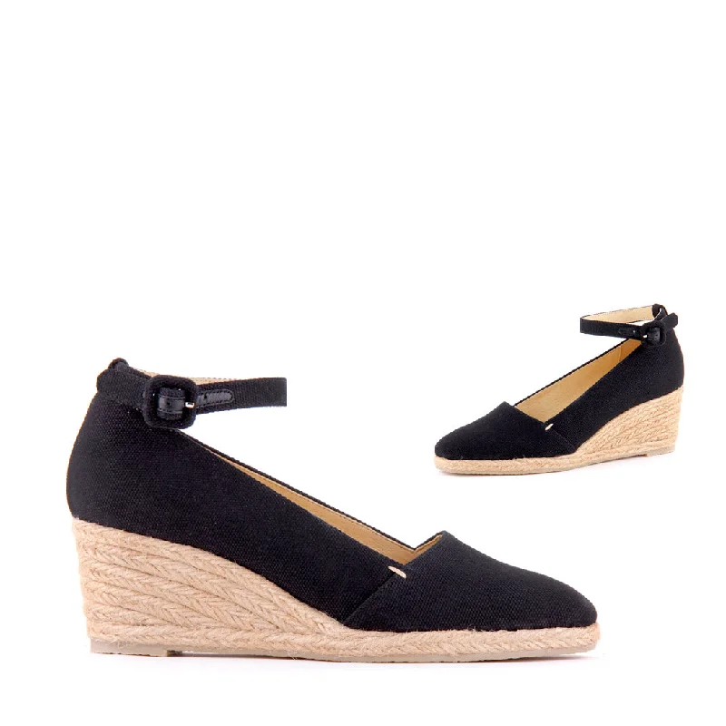 Luxurious and opulent women's shoe optionsBREEZE - black
