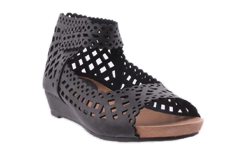Effortlessly stylish women's shoe choicesCAGE BLACK