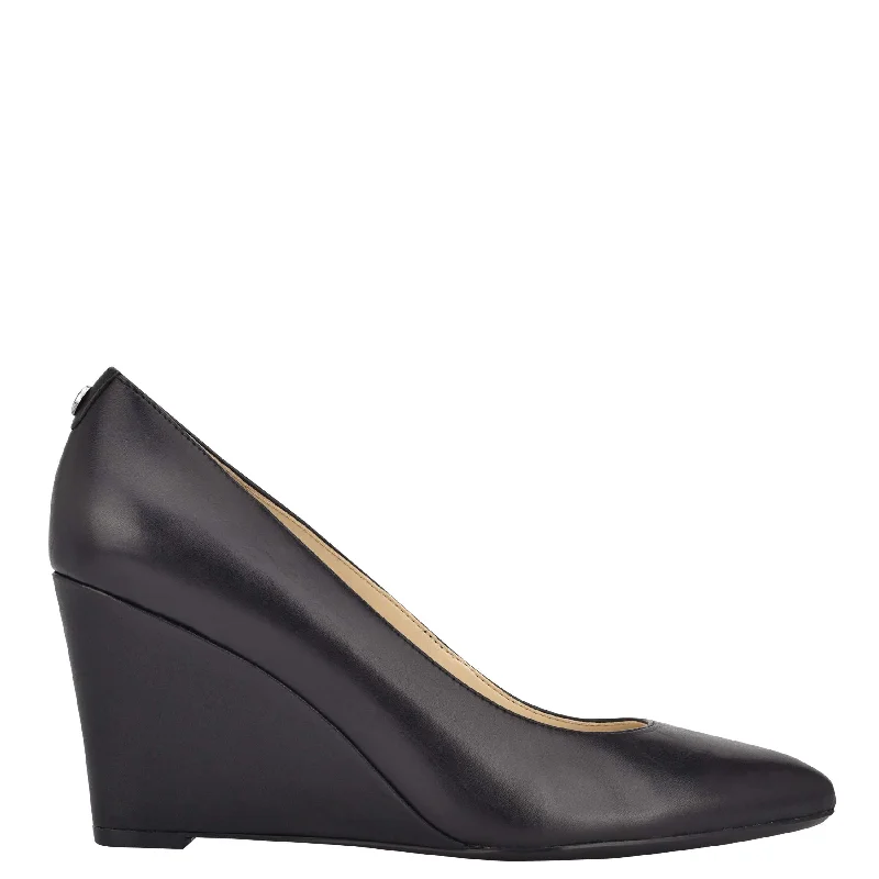 Flattering and stylish women's shoes for wide feetCal 9x9 Dress Wedges