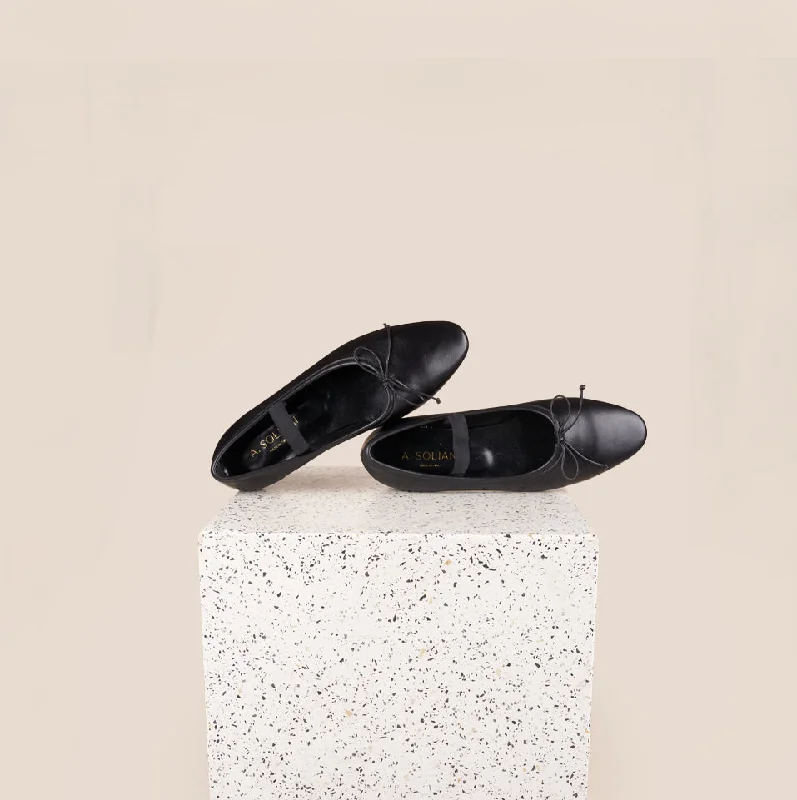 Elegant and refined women's shoe designsComo Strap - Black Leather