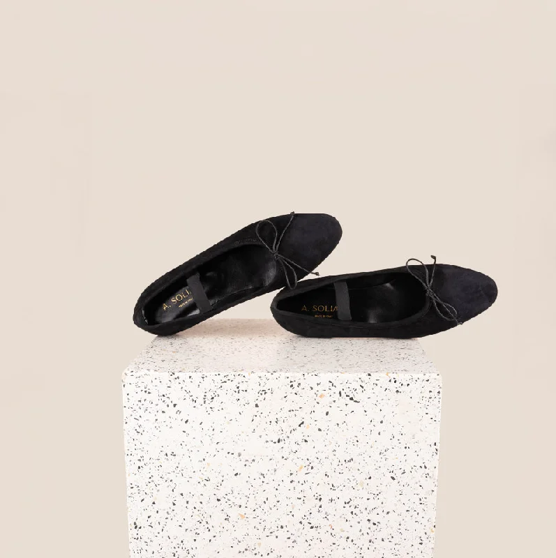 Comfortable and supportive women's shoes for all-day wearComo Strap - Black Suede