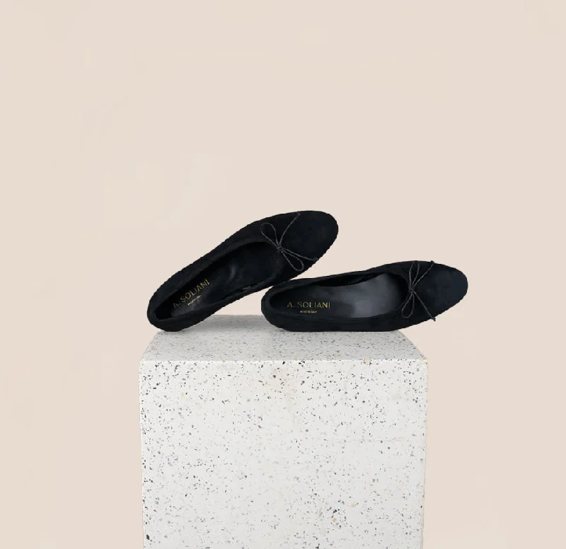 Comfy and stylish women's shoes for lounging around the houseComo - Black Suede