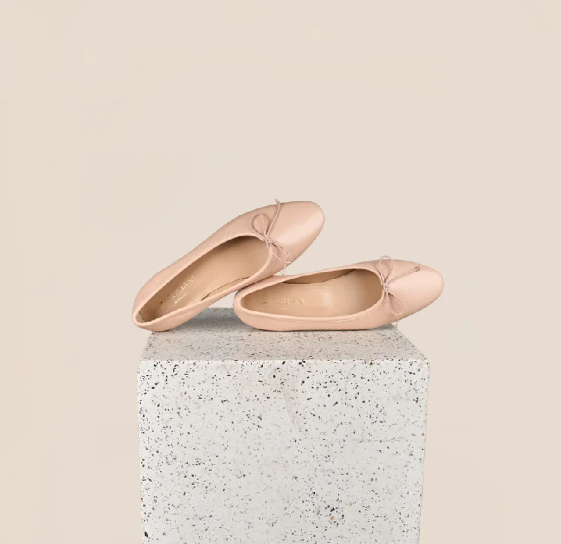 Practical and stylish women's shoes for travelComo - Blossom