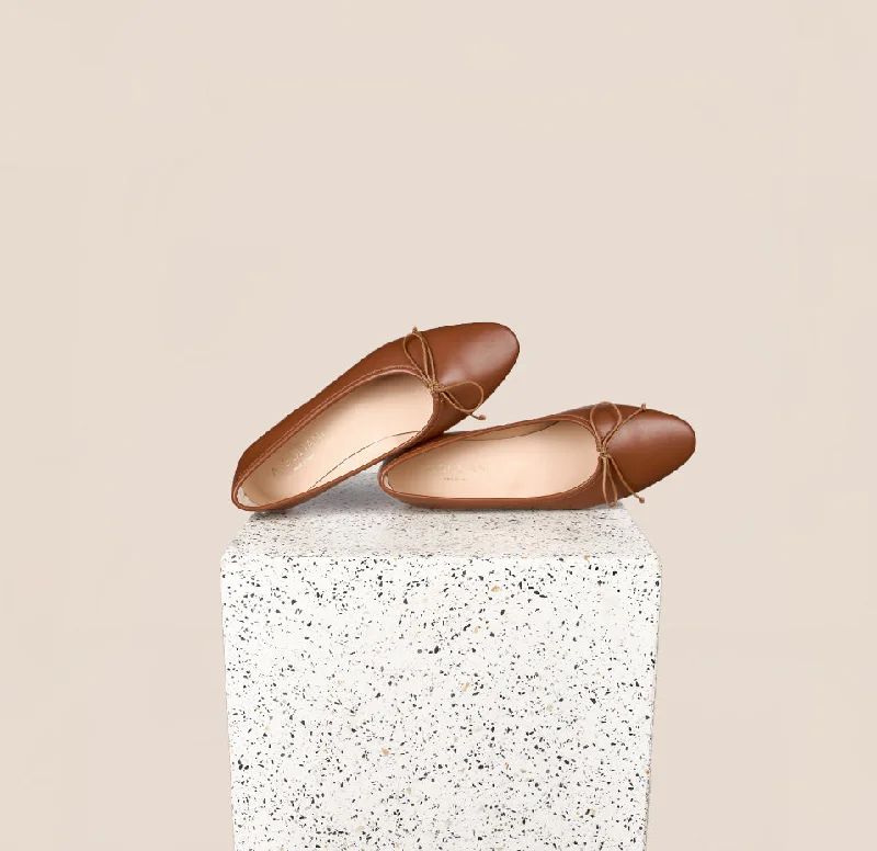 Fashion-forward and trendy women's shoe stylesComo - Pecan
