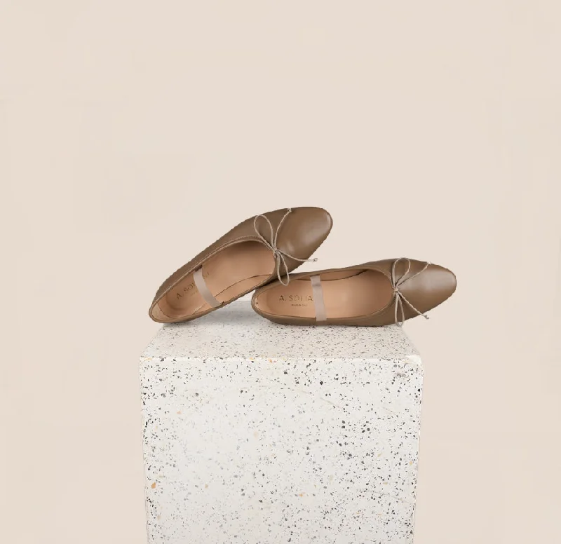 Chic and versatile women's footwearComo Strap - Taupe