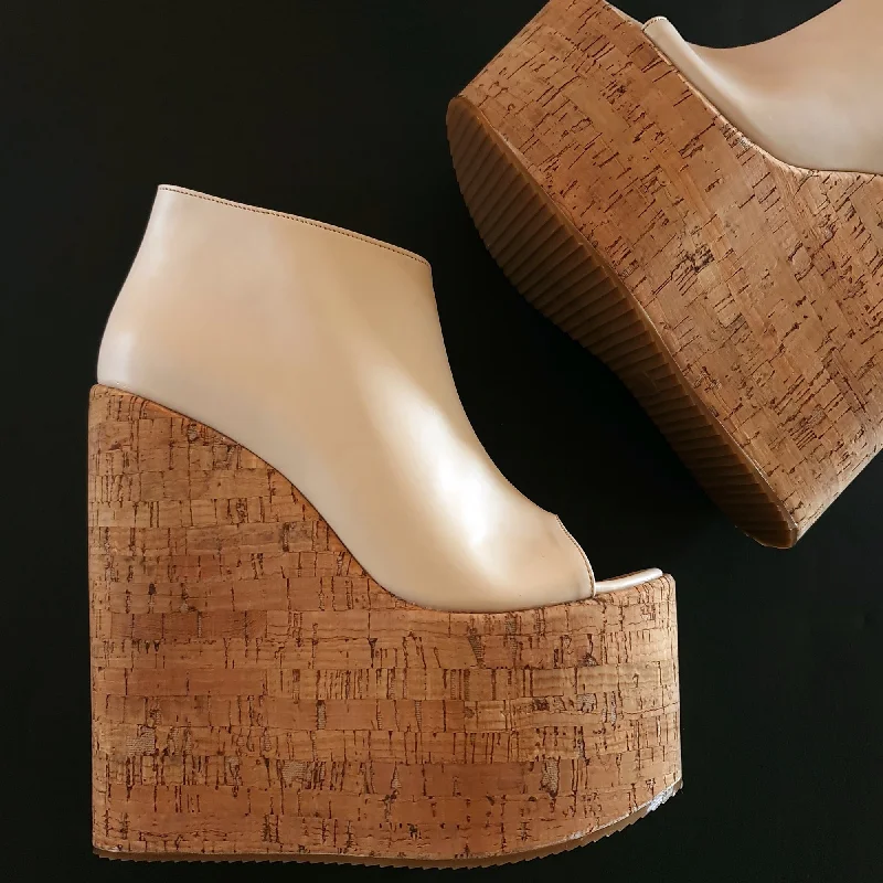Stunning and eye-catching women's footwearCream Beige High Heel Platform Cork Wedges