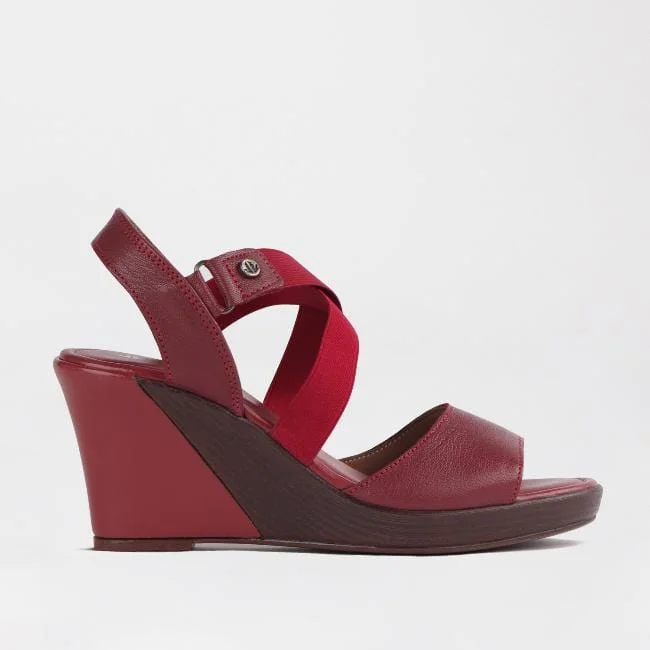 Versatile and stylish women's shoes for city walksCrossover Wedge Sandal in Red - 12288