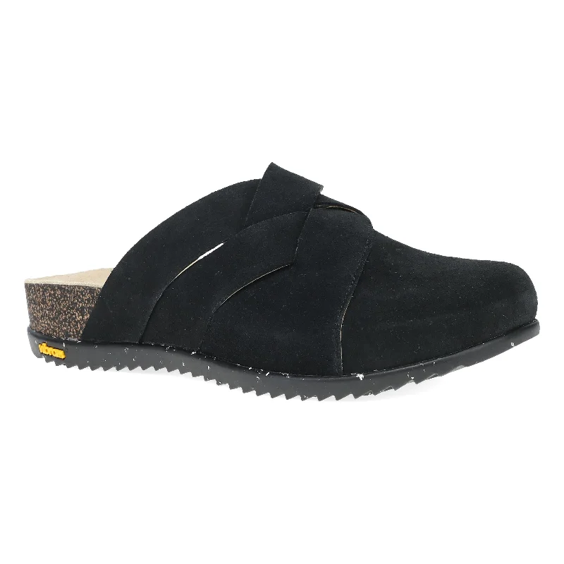 Flattering and stylish women's shoes for wide feetDaniella Black Suede