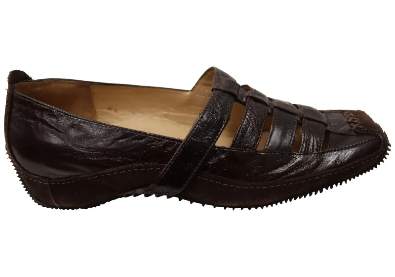 Comfy and stylish women's shoes for everyday casual wearDonna Velenta Lester Womens Comfortable Leather Shoes