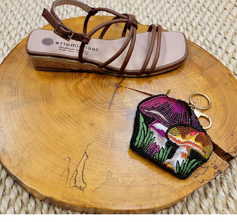 Chic and stylish women's shoes for graduation ceremoniesElizabeth Sandals In Tan Leather