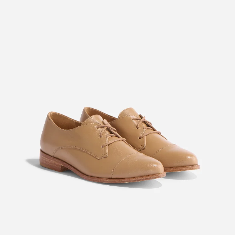 Versatile and stylish women's shoes for city walksEmilia Cap Toe Oxford Almond