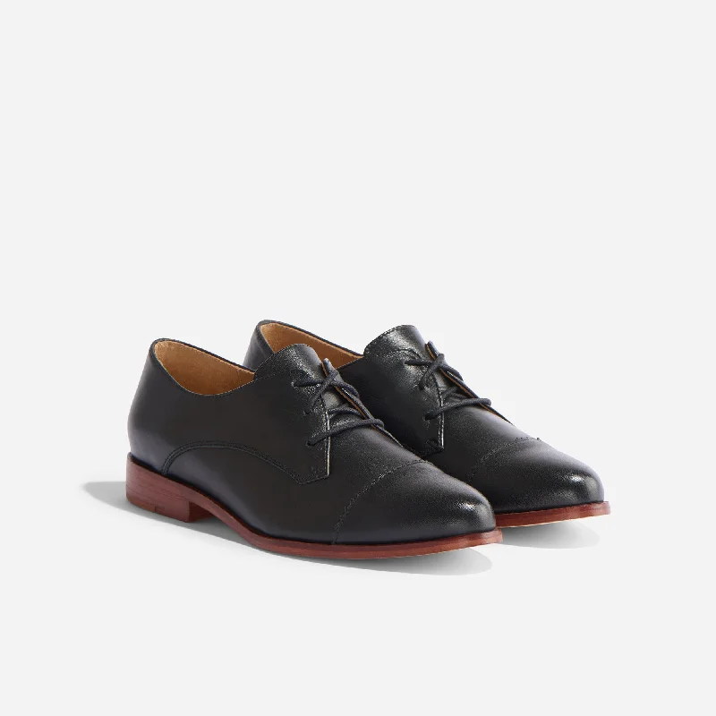 Classic and timeless women's footwear choicesEmilia Cap Toe Oxford Black