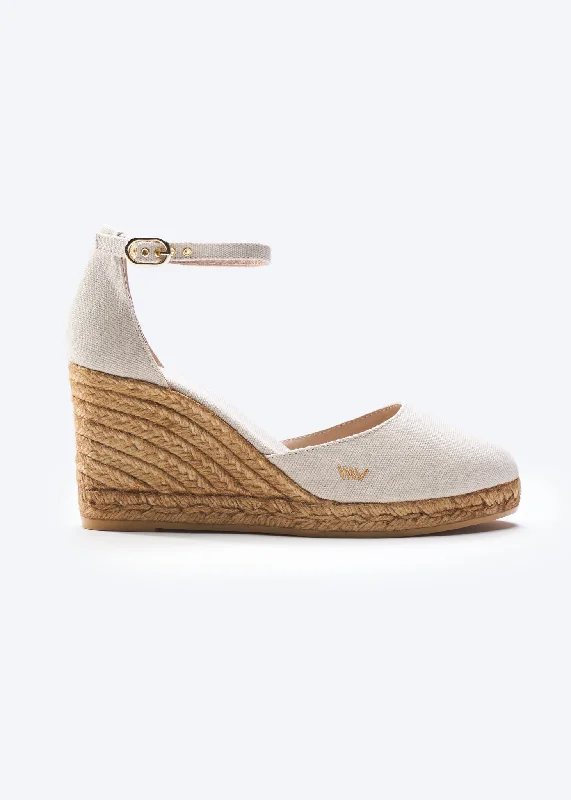 Versatile and elegant women's shoes for any outfitEstartit Canvas Wedges