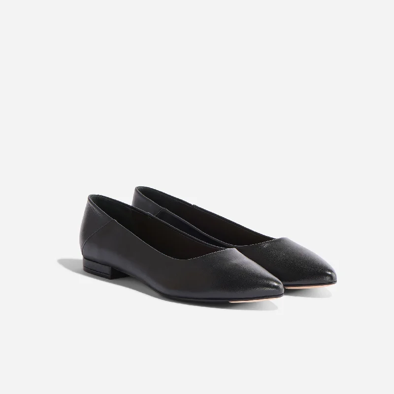 Chic and sophisticated women's footwear for workFina Pointed Toe Flat Black