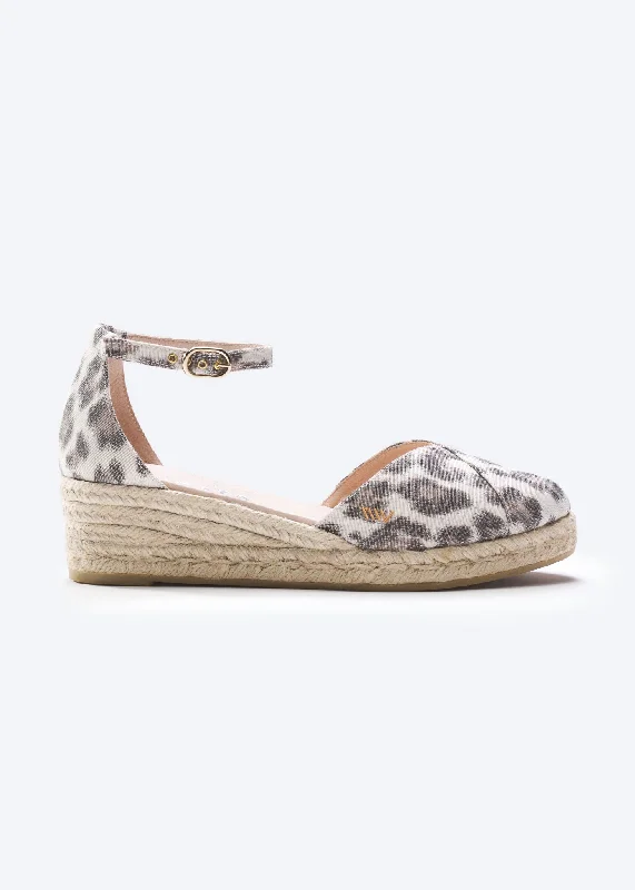 Vibrant and colorful women's shoe collectionsFormiga Canvas Wedges Limited Edition